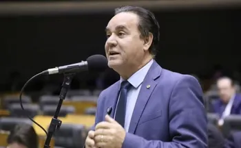 Imagem ilustrativa da imagem Suplente de Zambelli elogia renúncia e promete mandato de continuidade