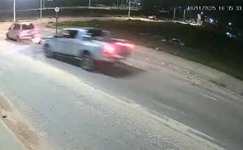 Imagem ilustrativa da imagem VÍDEO | Motorista bate em traseira de moto e é preso após recusar bafômetro no ES