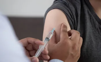 Imagem ilustrativa da imagem Vacinação continua na fase adulta; saiba quais imunizantes tomar