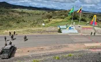 Imagem ilustrativa da imagem Venezuela retira bloqueios e reabre fronteira; Brasil reforça segurança