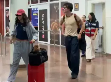 Imagem ilustrativa da imagem Bruna Marquezine e Shawn Mendes chegam juntos a Maceió