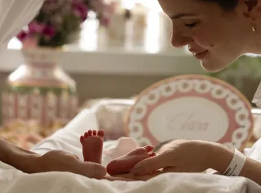 Imagem ilustrativa da imagem Camila Queiroz e Klebber Toledo anunciam nascimento da primeira filha do casal