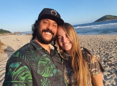 Imagem ilustrativa da imagem Gabriel O Pensador se casa com Gabriela Vicente em cerimônia intimista