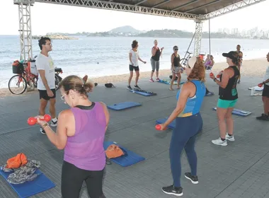 Imagem ilustrativa da imagem Ginástica e lutas a partir das 7 horas nas praias