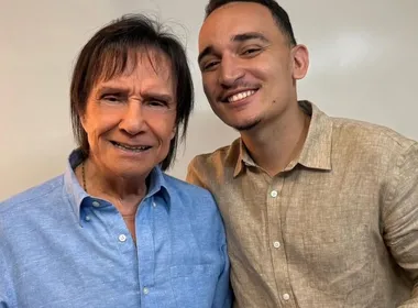 Imagem ilustrativa da imagem João Gomes se pronuncia e nega 'climão' com Roberto Carlos em show especial