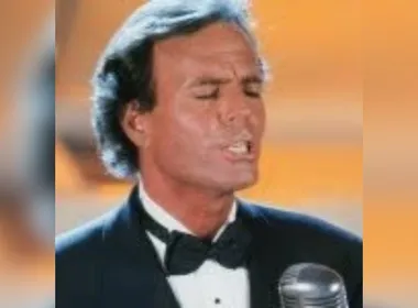 Imagem ilustrativa da imagem Julio Iglesias é acusado de assédio sexual por ex-funcionárias