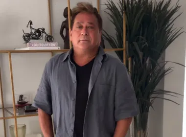 Imagem ilustrativa da imagem Leonardo comemora alta hospitalar e brinca: 'Não foi dessa vez'