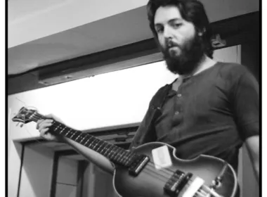 Imagem ilustrativa da imagem Marca do baixo de Paul McCartney entra em falência, e ex-beatle lamenta