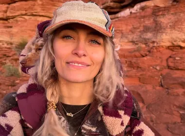 Imagem ilustrativa da imagem 'Não é uma vida fácil', diz Paris Jackson sobre desafios da sobriedade