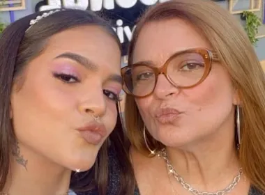 Imagem ilustrativa da imagem 'Quem me ama está me ajudando a levantar', diz Mel Maia após morte da mãe
