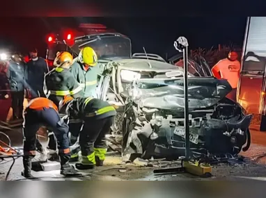 Imagem ilustrativa da imagem Acidente entre três carros deixa dois mortos na zona rural de Montanha