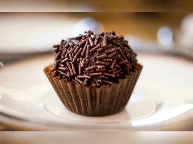 Imagem ilustrativa da imagem Alunos são investigados por planejar dar brigadeiros envenenados a professoras