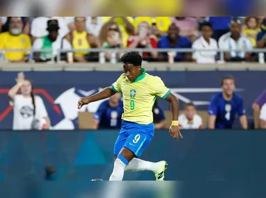 Oscar não entra em campo desde julho, contra o Corinthians pelo Brasileirão