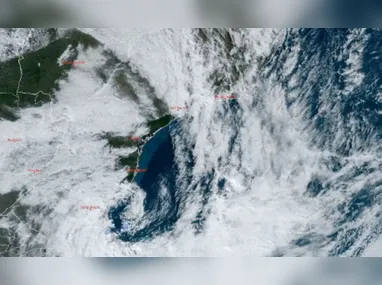 Imagem ilustrativa da imagem Após causar ventos acima de 100 km/h, ciclone perde força e se distancia do litoral