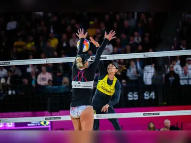 Imagem ilustrativa da imagem Após revés na semi, Brasil busca bronze no Mundial de vôlei de praia