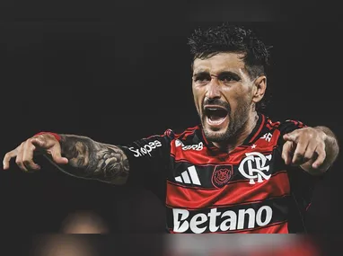 Em alta no clube pelo ano vitorioso, Filipe Luís comentou sobre renovação e manifestou interesse em continuar