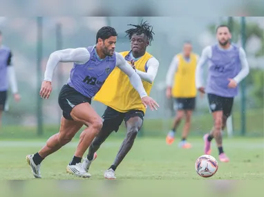 Jogadores do Galo treinam para a estreia no Brasileirão, amanhã, diante do Palmeiras