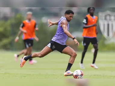 Christian comemora um dos seus dois gols na goleada cruzeirense