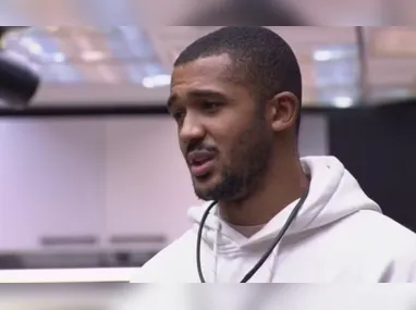 Durante a madrugada, Capetinha e Boneco discutiram dentro de um dos quartos da casa