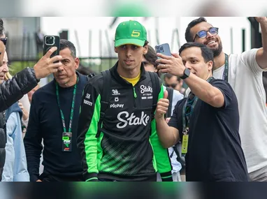 A tenista belarussa Aryna Sabalenka comemora após derrotar a norte-americana Amanda Anisimova nas semifinais do WTA Finals, em Riad, na Arábia Saudita, nesta sexta-feira, 7. após cinco tentativas frustradas. Líder do ranking, Sabalenka venceu com parciais de 6/3, 3/6 e 6/3 e avançou à final