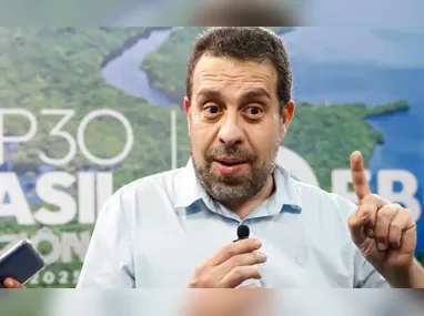 A nova presidente do TJ-ES com a família durante a cerimônia