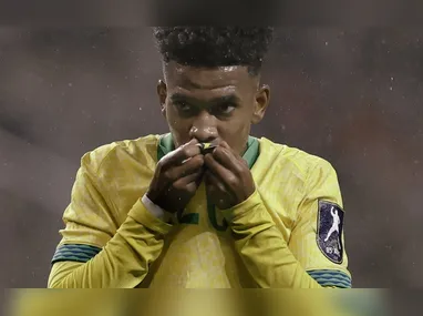 O meia está na 87ª colocação e foi o destaque rubro-negro no ano