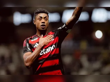 A Latam reagendou as viagens, mas parte dos passageiros foi realocada em voos neste sábado, com decolagens previstas para 12h e 13h