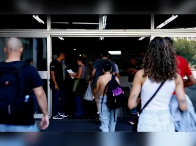 No processo da prefeitura, são 337 vagas, para cargos de nível superior, médio, médio técnico e fundamental.