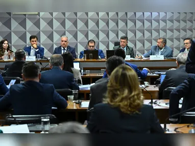 Flávio visitou Jair Bolsonaro na prisão na última terça-feira (02)