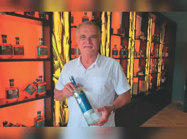 Roberta Girelli e Tatiana Puppim  mostram opções de bebidas que combinam com os pratos típicos da ceia