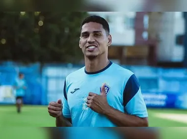 Lewis Hamilton vive inferno astral em primeiro ano na Ferrari