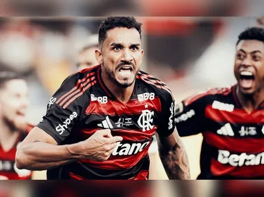 Para Filipe Luís, ele faz parte de um grupo que está escrevendo uma página bonita da história do clube