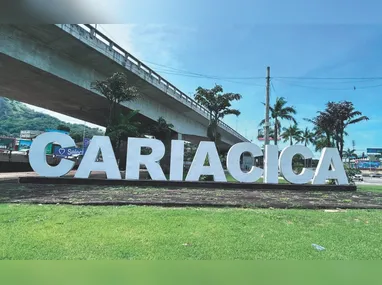 Dona Jovelina Freitas, de 73 anos, mantém viva a tradição do cavaco, biscoito típico de Iconha que atravessa gerações e carrega a herança dos imigrantes italianos