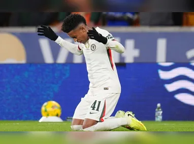 Fluminense vence e entra no G6 do Brasileiro; Ceará se revolta com árbitro