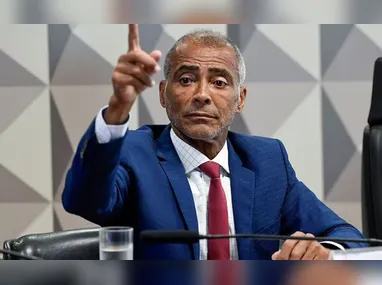 Imagem ilustrativa da imagem Com mandato até 2030, Romário anuncia que pedirá licença do Senado