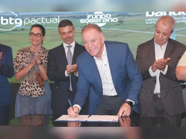 Celular e computador com a tela do Meu INSS, uma das formas para abrir pedidos de ressarcimento