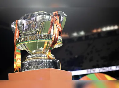 Neymar passou por artroscopia para corrigir lesão que quase o tirou da temporada