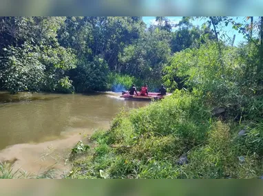 Funcionário de empresa contratada pela Companhia Estadual de Águas e Esgotos do Rio de Janeiro (Cedae) é atingido de raspão na panturilha