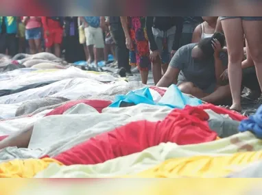 Ao todo, 113 pessoas foram presas e mais de uma tonelada de drogas e 91 fuzis foram apreendidos, segundo a Polícia Civil