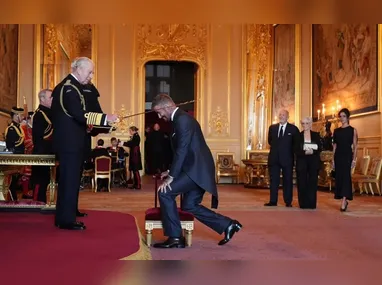 Imagem ilustrativa da imagem David Beckham é condecorado cavaleiro pelo rei Charles 3º. Veja vídeo