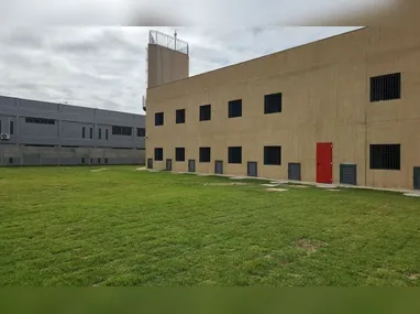 Imagem ilustrativa da imagem Detento tem o pescoço perfurado após briga dentro de cela em presídio de Vila Velha