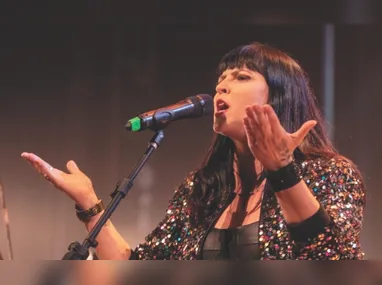 Juana Zanchetta em versão autoral com samba contagiante