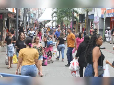 Movimento em supermercado: adaptação a novas regras trabalhistas, com mudanças na operação e organização