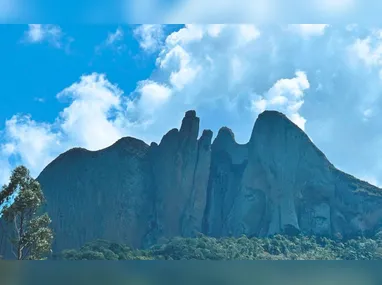 Cozinha da casa de cabeça para baixo