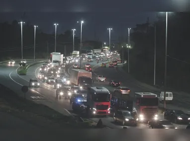 Imagem ilustrativa da imagem Empresários capixabas criticam atual estado da BR-262: "Horas de fila no trânsito"