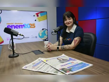 Jamine Dillem  destaca que Ecologia, por exemplo, traz assuntos como cadeias e teias alimentares, ciclos biogeoquímicos e poluição ambiental