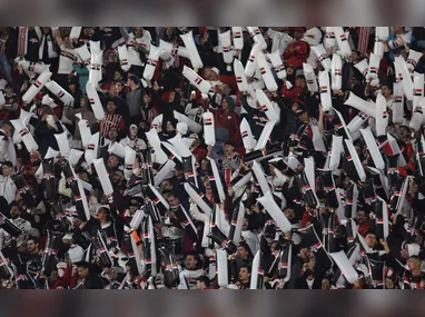 Paulinho tem 'excelente evolução', mas não tem data para voltar a jogar