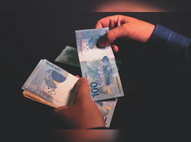 Imagem ilustrativa da imagem Especialistas dão dicas de uso consciente do 13º salário