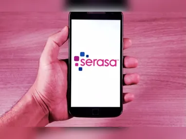 Bagagens despachadas em esteira em aeroporto: cobrança no Brasil começou em 2017, mas preços não caíram