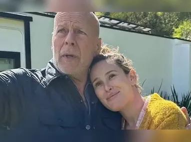 Virginia Fonseca namora com o atacante Vini Jr.